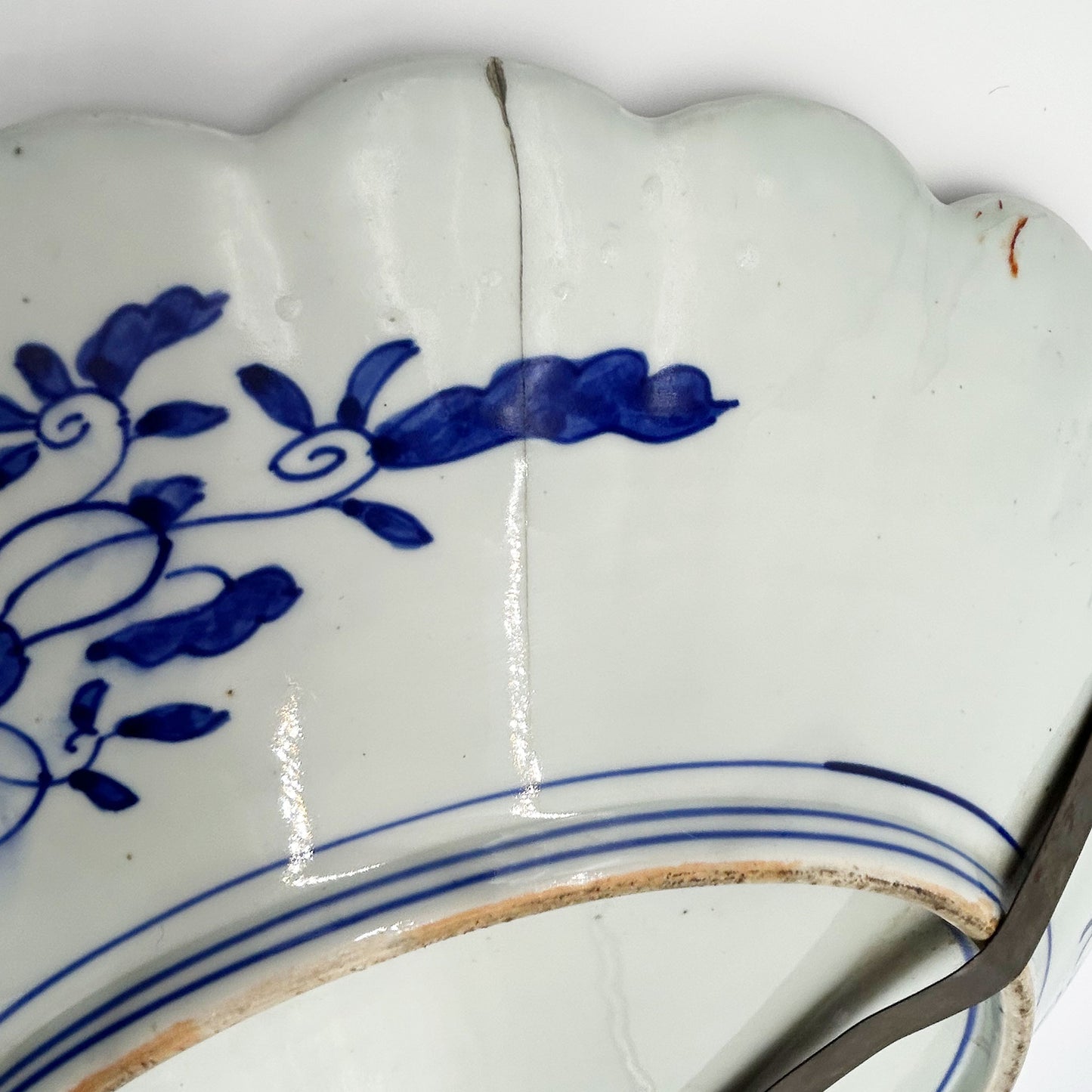 view of small crack of Antique Japanese Amari Plate